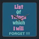 Die lustige Erinnerung für vergessene Menschen Quadratische Wanduhr<br><div class="desc">Funny Erinnerung für vergessene Leute Square Wall Clock mit einem lustigen Zitat aus der Erinnerung - Liste der Dinge, die ich vergesse !!!</div>