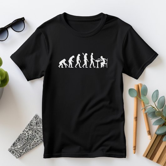 Die lustige Evolution des Mannes, der Schach-Strat T-Shirt