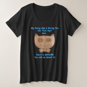 Die lustige Katze gibt dem Fisch-Auge Personalisie Große Größe T-Shirt