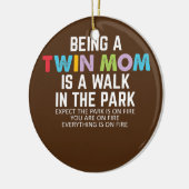 Die lustige Mama von Zwillingsmüttern Sprichwort Z Keramik Ornament (Links)