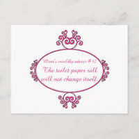 Die lustige Mutter berät über T - Shirt und Gesche