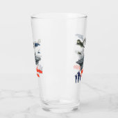 Die mächtige Militärehrung  Glas (Links)