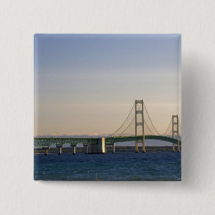 Die Mackinac Bridge überspannt die Straße von 3 Button