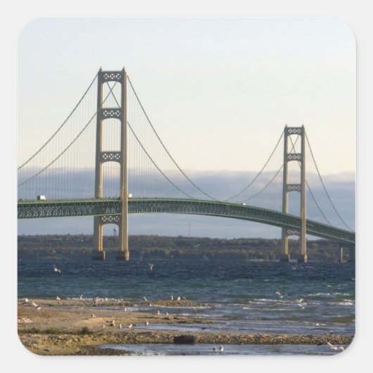 Die Mackinac-Brücke, die über die Straße von 4 Quadratischer Aufkleber (Vorderseite)
