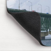 Die Mackinac-Brücke über die Straße 2 Mousepad (Ecke)