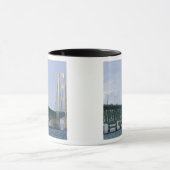 Die Mackinac-Brücke über die Straße 2 Tasse (Zentrum)