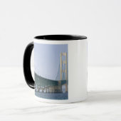Die Mackinac-Brücke über die Straße 2 Tasse (Vorderseite Links)