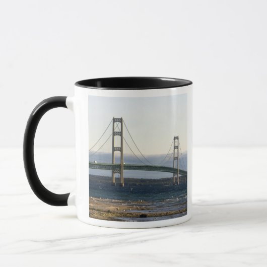 Die Mackinac-Brücke über die Straße 4 Tasse (Links)