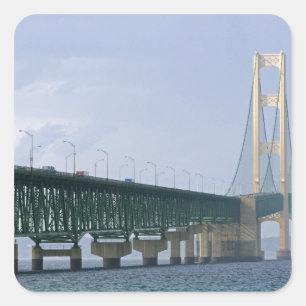 Die Mackinac-Brücke überspannt die Straße von 2 Quadratischer Aufkleber