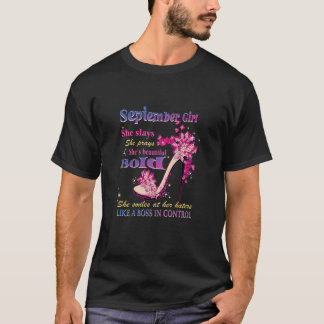 Die Mädchen im September, die sie betet, dass sie T-Shirt