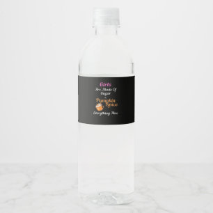Die Mädchen sind aus Zuckerpumpen hergestellt, die Wasserflaschenetikett