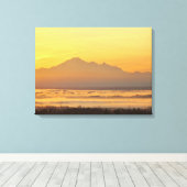 Die Magie des Gebirges am Morgen. Leinwanddruck (Insitu (Holzboden))