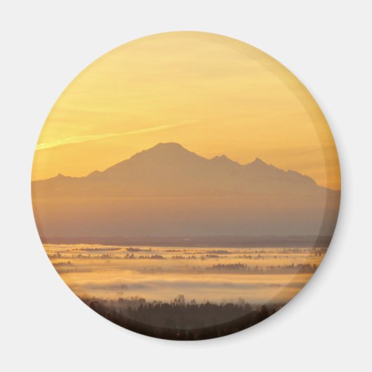 Die Magie des Gebirges am Morgen. Magnet (Vorne)