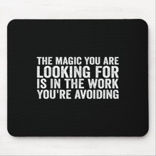 Die Magie, die du suchst, ist in der Arbeit, die d Mousepad