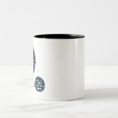 Die Magie passiert außerhalb Ihrer Komfortzone Zweifarbige Tasse (Mittel)