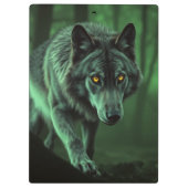 "Die Majestät der Wildnis: Die Alpha im Wald" Klemmbrett (Rückseite)