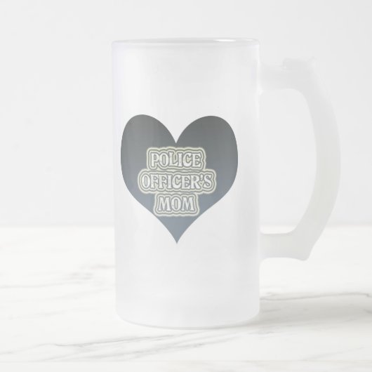 Die Mama des Polizei-Offiziers Mattglas Bierglas (Rechts)