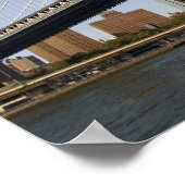 Die Manhattan-Brücke über den East River 2 Poster (Ecke)