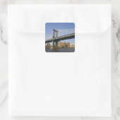 Die Manhattan-Brücke über den East River 2 Quadratischer Aufkleber (Tasche)