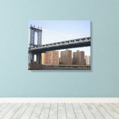 Die Manhattan-Brücke über den East River Leinwanddruck (Insitu (Holzboden))