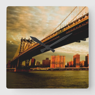 Die Manhattan-Brückenansicht von Brooklyn-Seite Quadratische Wanduhr