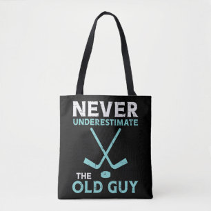 Die Männer unterschätzen nie die alte Eishockey-Fu Tasche