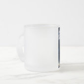 Die mattierte Tasse des Störungssuchers (Vorderseite Links)