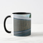 Die Mauer zur Erinnerung an den Zweiten Weltkrieg  Tasse (Links)