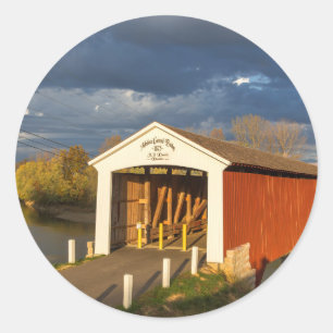 Die Medora Covered Bridge, erbaut 1875 Runder Aufkleber