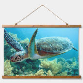 Die Meeresschildkröte schwimmt im Roten Meer Wandteppich Mit Holzrahmen (Vorne)