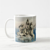 Die Meerjungstatue. Gestalted Kaffeetasse (Links)