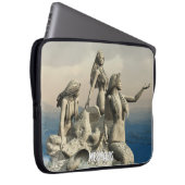 Die Meerjungstatue. Gestalted Laptopschutzhülle (Vorne Rechts)