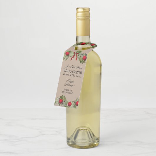 "Die meiste Weinzeit des Jahres" Personalisiert Flaschenanhänger (Angewinkelt)