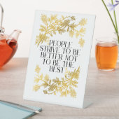 Die Menschen streben danach, besser zu sein, nicht Sockelschild (In Situ)