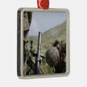 Die Methode der direkten Entfeuerung von Mörsern Silbernes Ornament (Rechts)