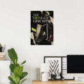 Die Midnight Bibliothek – Gothic Editorial Hero Poster (Heimbüro)