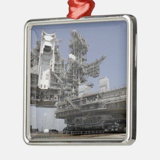 Die mobile Startplattform wird verschoben Ornament Aus Metall (Links)