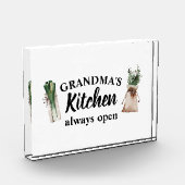 Die moderne Küche von Oma ist immer ein bestes Ges Fotoblock (Links)