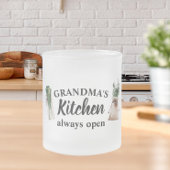 Die moderne Küche von Oma ist immer ein bestes Ges Mattglastasse