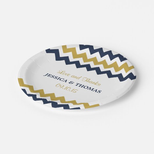 Die moderne Zickzack Hochzeitskollektion - Navy & Pappteller (Schrägansicht)