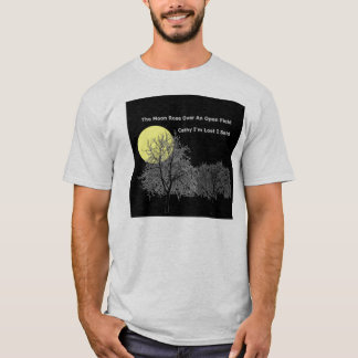 Die Mond-Rose über einem offenen Feld T-Shirt