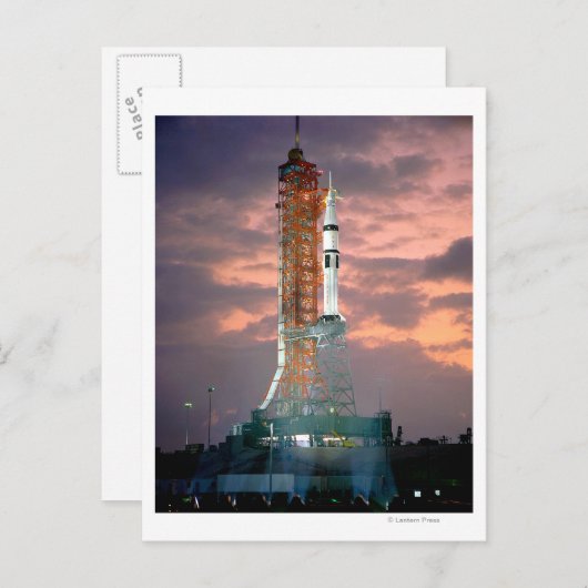 Die Morgendämmerung bricht hinter ASTP Saturn IB C Postkarte (Vorne/Hinten)