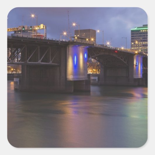 Die Morrison-Brücke über den Fluss Willamette Quadratischer Aufkleber (Vorderseite)