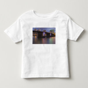 Die Morrison-Brücke über den Willamette-Fluss Kleinkind T-shirt