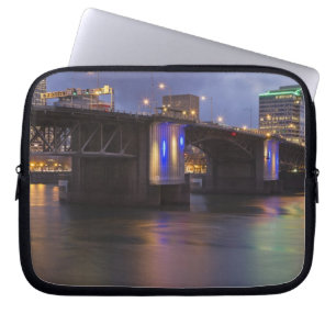 Die Morrison-Brücke über den Willamette-Fluss Laptopschutzhülle