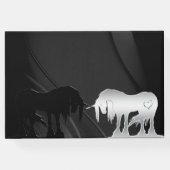 Die mystischen Unikorne (schwarzer Swirl) Gästebuch (Rückseite)