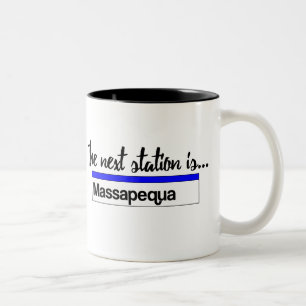 Die nächste Station ist ...Massapequa Zweifarbige Tasse