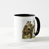 Die Namensgiraffe wird vom arabischen Wort Tasse (VorderseiteRechts)