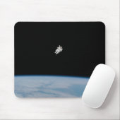Die NASA-AstronautSpacewalking über Erde Mousepad (Mit Mouse)