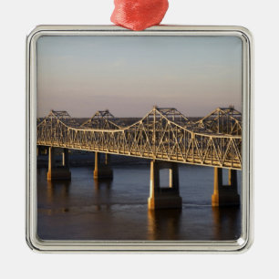 Die Natchez-Vidalia-Brücken überspannen den Silbernes Ornament